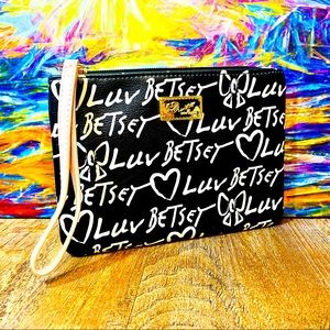 💋BETSEY JOHNSON: XOXO Luv Betsey Logo Wristlet 💋